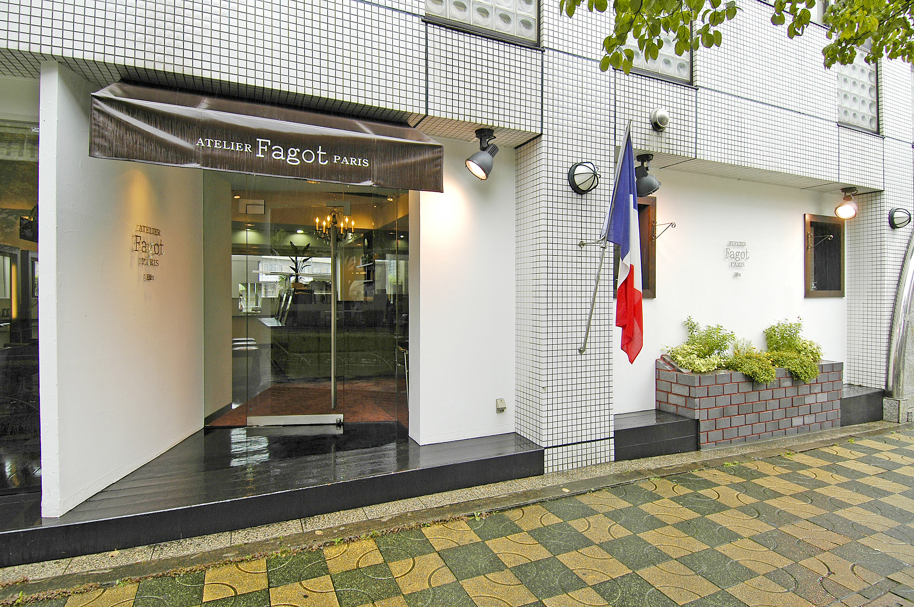 運営母体「アトリエ ファゴ」小手指店の外観